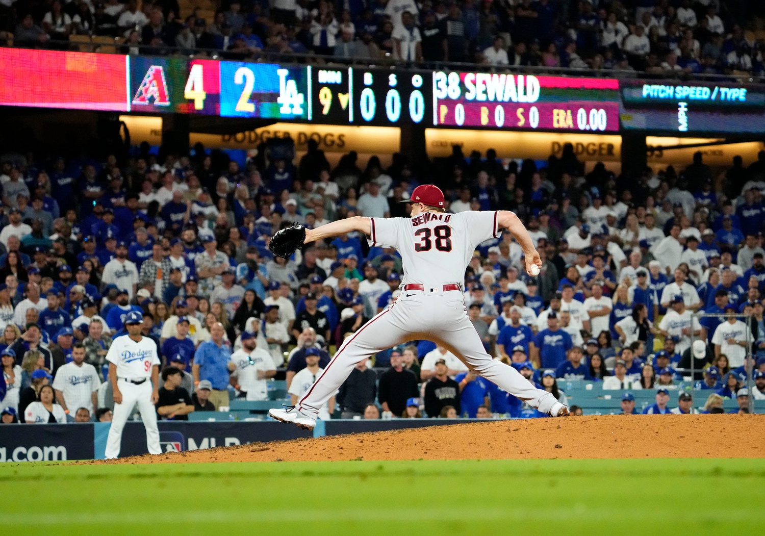 mlb-momentum-takes-hit-from-playoff-ratings-dip-format-debate