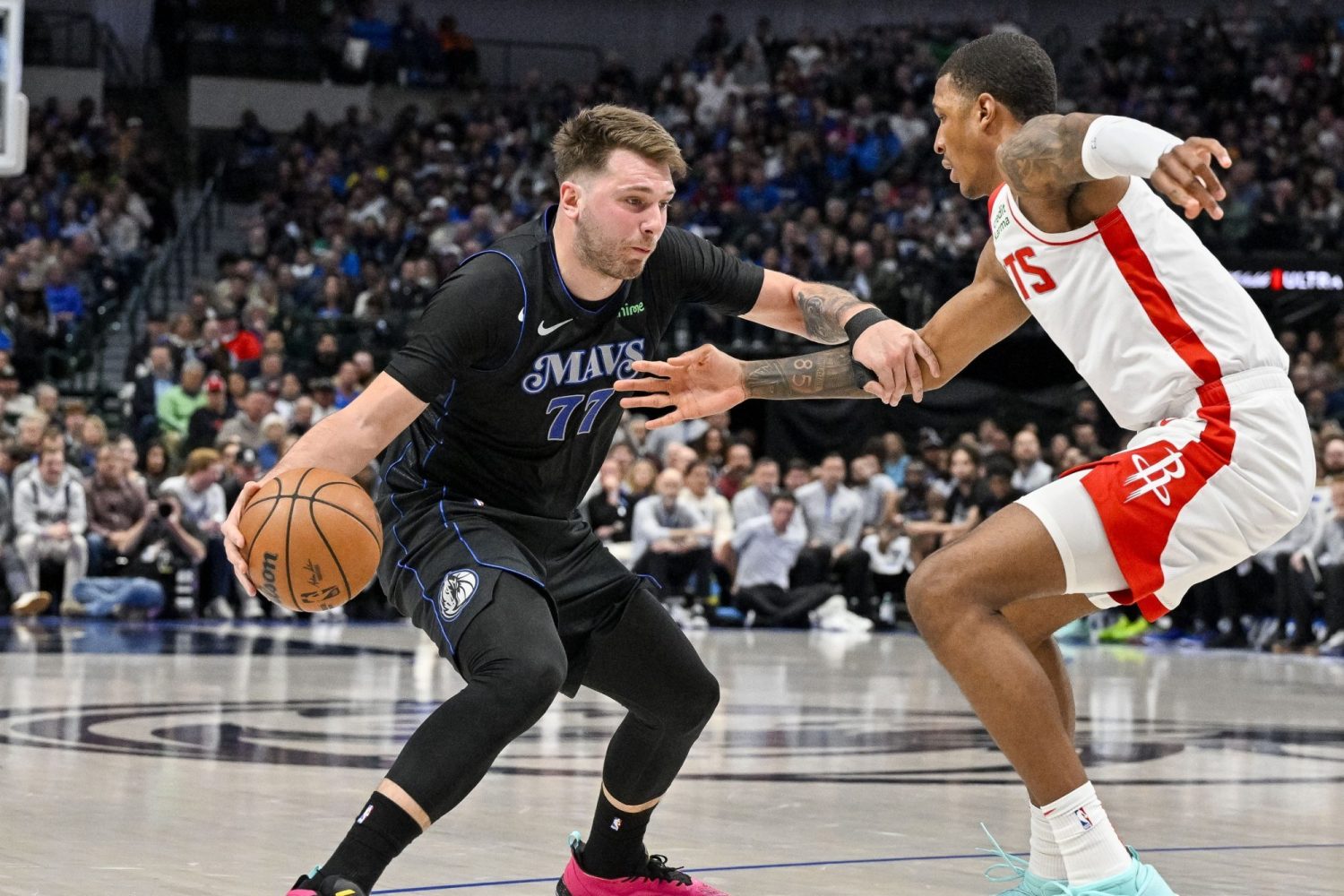 Dallas Mavericks guard Luka Doncic looks to move the ball past Houston Rockets forward Jabari Smith Jr. during the second quarter at the American Airlines Center.