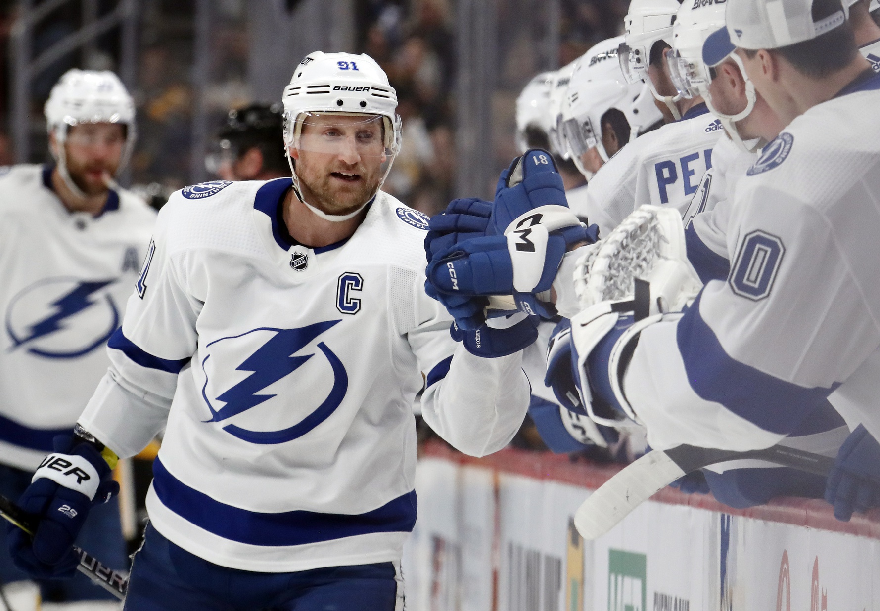 Apr 6, 2024; Pittsburgh, Pennsylvania, USA; Tampa Bay Lightning center Steven Stamkos (91) celebrates his goal with the Lightning bench against the Pittsburgh Penguins during the third period at PPG Paints Arena. The Penguins won 5-4. Mandatory