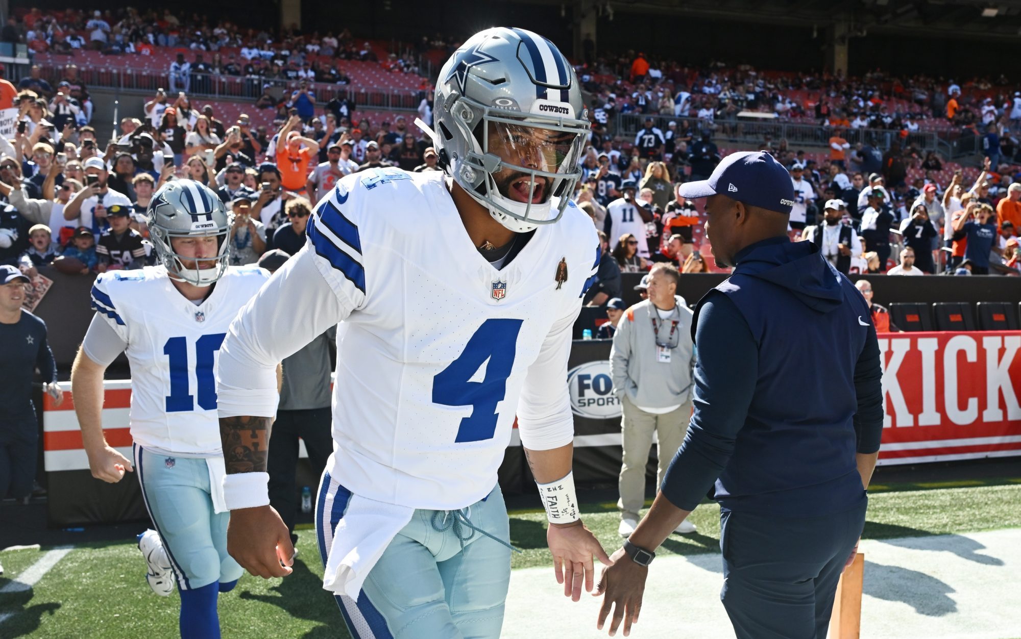 The Top 25 HighestPaid NFL Players in 2025 Highest Paid Nfl Players 2025 List