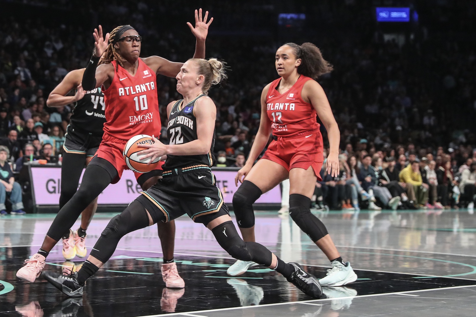 Sep 24, 2024; Brooklyn, New York, USA; New York Liberty guard Courtney Vandersloot (22) looks to drive past Atlanta Dream guard Rhyne Howard (10) during game two of the first round of the 2024 WNBA Playoffs at Barclays Center.