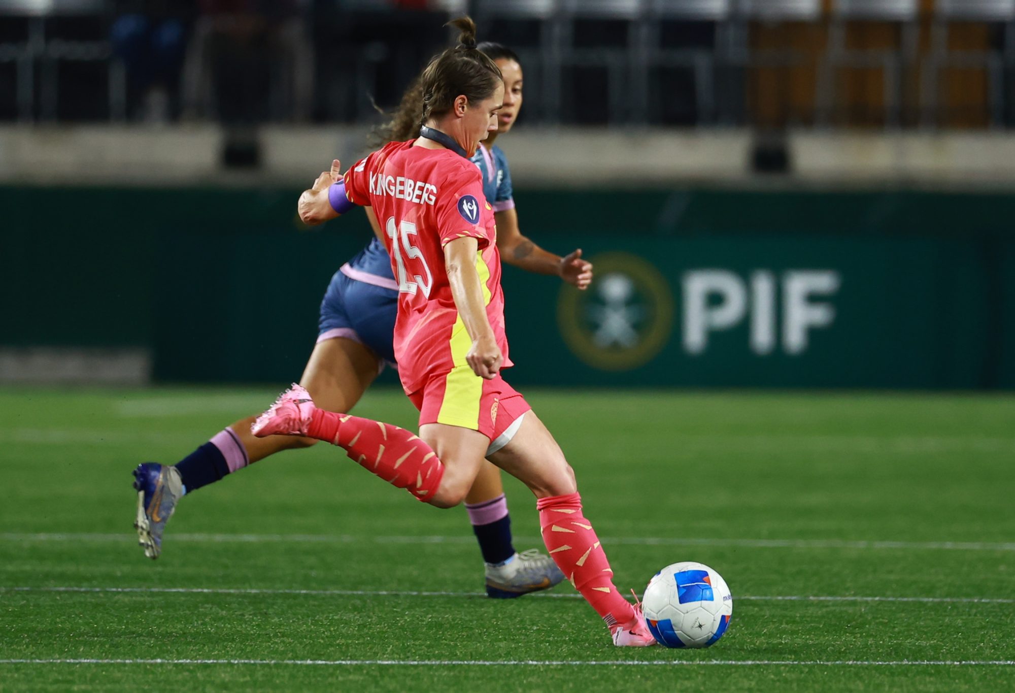 Oct 1, 2024; Portland, OR, USA; Portland Thorns FC defender Meghan Klingenberg (25) passes th ball against Santa Fe during the first half at Providence Park