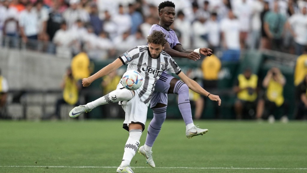 Jul 30, 2022; Pasadena California, USA; Juventus forward forward Dusan Vlahovic (9) and Real Madrid forward Vinicius Jose Paixao (20) battle for the ball in the first half during an international friendly at the Rose Bowl.