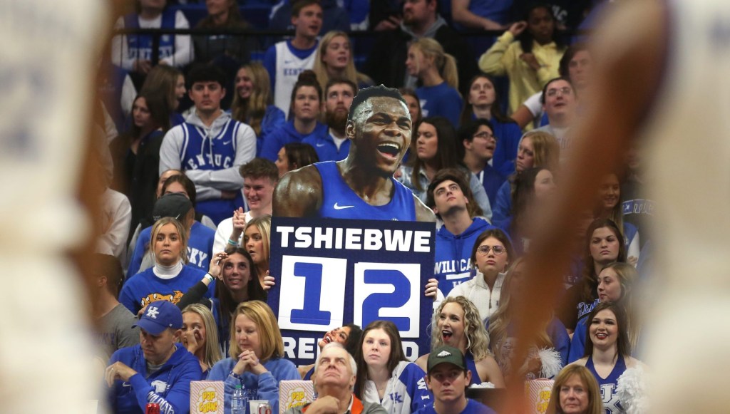 Kentucky fans hold up the Oscar Tshibwe rebound board. Nov. 29, 2022 Kentuckybellarmine 24