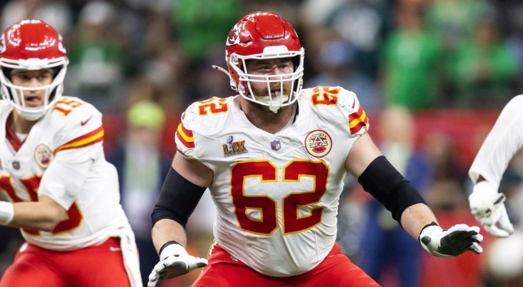 Feb 9, 2025; New Orleans, LA, USA; Kansas City Chiefs guard Joe Thuney (62) blocks for quarterback Patrick Mahomes (15) against the Philadelphia Eagles in Super Bowl LIX at Ceasars Superdome.