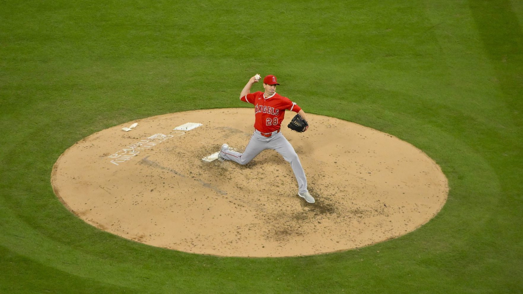 Apr 1, 2025; St. Louis, Missouri, USA; Los Angeles Angels starting pitcher Kyle Hendricks (28) pitches against the St. Louis Cardinals during the sixth inning at Busch Stadium