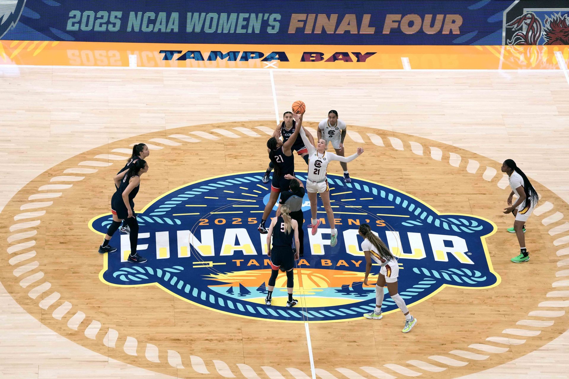 Apr 6, 2025; Tampa, FL, USA; A general overall view of the opening tipoff between UConn Huskies forward Sarah Strong (left) and South Carolina Gamecocks forward Chloe Kitts at midcourt on the Final Four logo during the national championship of the women's 2025 NCAA tournament at Amalie Arena.