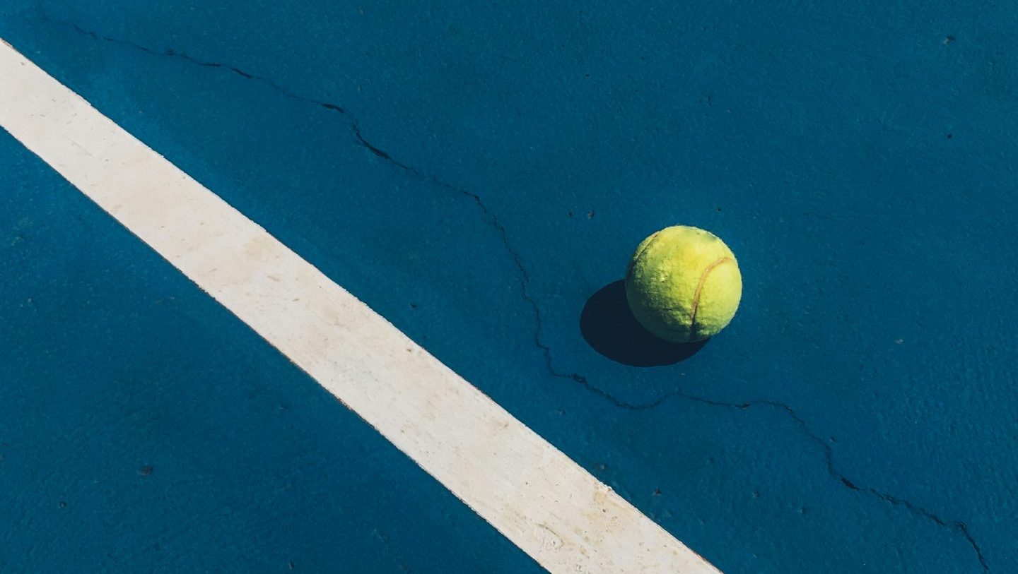 blue clay tennis court