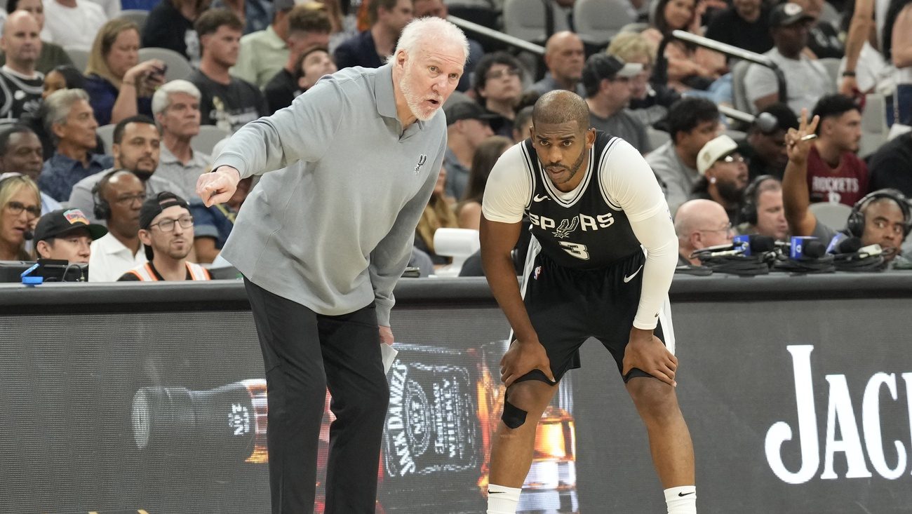 Oct 28, 2024; San Antonio, Texas, USA; San Antonio Spurs head coach Gregg Popovich talks with guard Chris Paul (3) during the second half against the Houston Rockets at Frost Bank Center.
