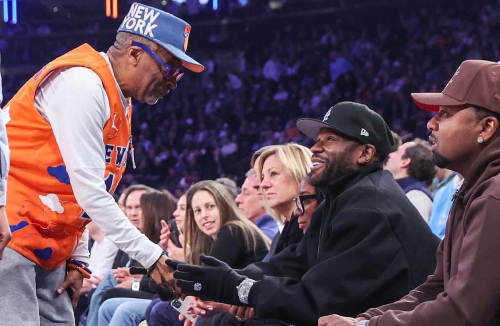 Mar 26, 2025; New York, New York, USA; Actor and filmmaker Spike Lee (l) greets former professional boxer Floyd Mayweather Jr. during the game between the LA Clippers and the New York Knicks at Madison Square Garden.