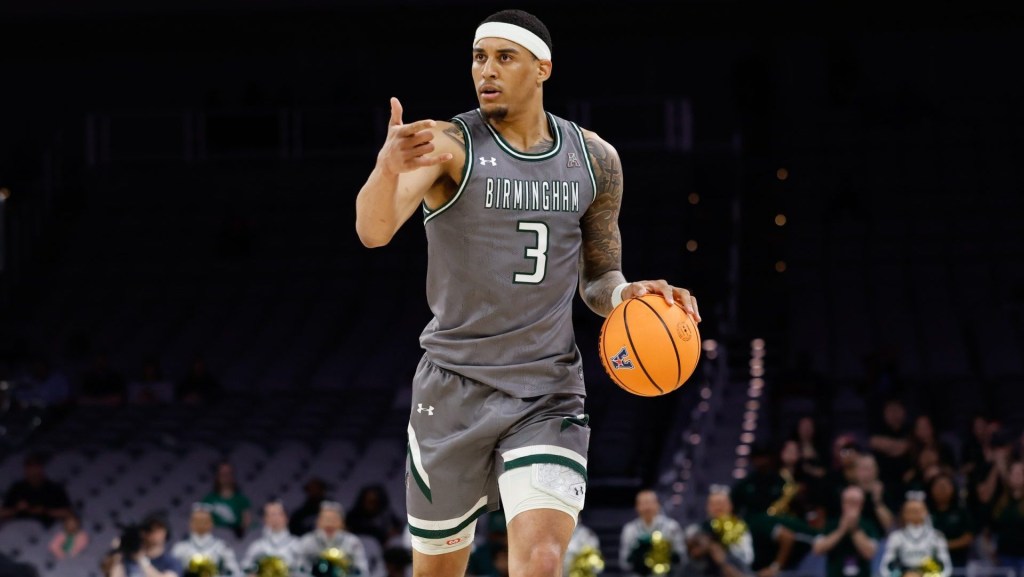 Mar 15, 2025; Fort Worth, TX, USA; UAB Blazers forward Yaxel Lendeborg (3) dribbles the ball upcourt against the North Texas Mean Green during the first half at Dickies Arena