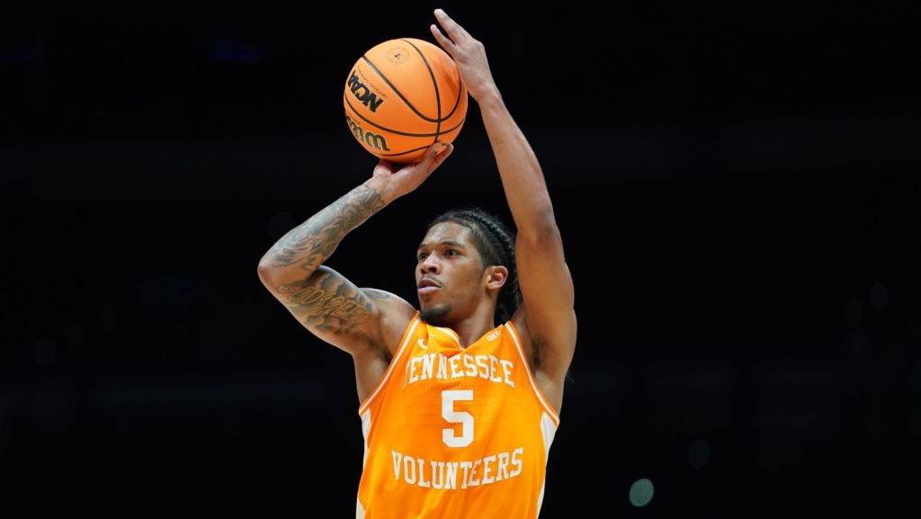 Mar 30, 2025; Indianapolis, IN, USA; Tennessee Volunteers guard Zakai Zeigler (5) shoots the ball against the Houston Cougars in the first half during the Midwest Regional final of the 2025 NCAA tournament at Lucas Oil Stadium.