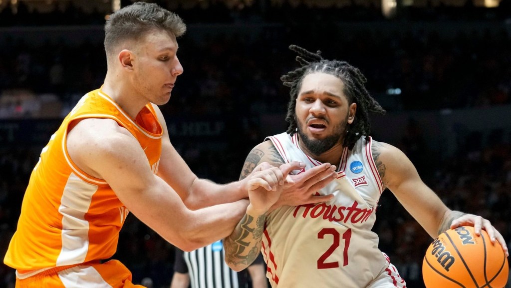 Tennessee Volunteers forward Igor Miličić Jr. (7) guards Houston Cougars guard Emanuel Sharp (21) during the second half of a game Sunday, March 30, 2025, during the Elite Eight round of the NCAA March Madness tournament at Lucas Oil Stadium in Indianapolis. Houston defeated Tennessee 69-50.