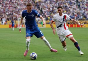 [Subscription Customers Only] Jul 13, 2025; East Rutherford, New Jersey, USA; Chelsea FC midfielder Cole Palmer (10) in action with Paris Saint-Germain midfielder Fabian Ruiz (8) during the final of the 2025 FIFA Club World Cup at MetLife Stadium.