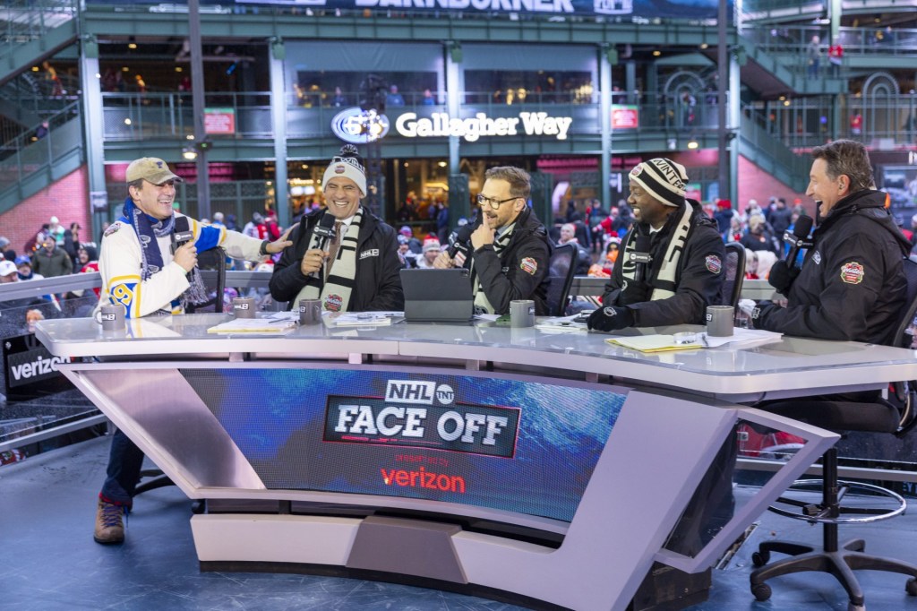 1576150 2024-25 NHL Winter Classic- Images from 2024 NHL Winter Classic on Tue., Dec. 31, 2024 in Chicago, IL.