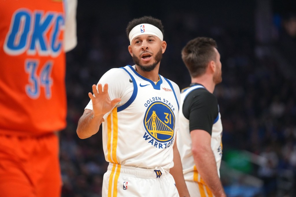 Golden State Warriors guard Seth Curry (No. 31) stands on the court after a play against the Oklahoma City Thunder in the first quarter at the Chase Center on Dec 2, 2025.