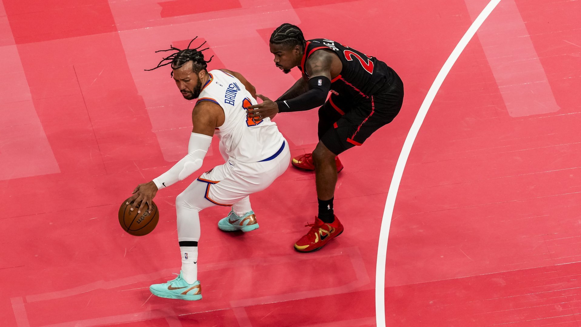Dec 9, 2025; Toronto, Ontario, CAN; New York Knicks guard Jalen Brunson (11) dribbles against Toronto Raptors guard Jamal Shead (23) during the first half at the 2025-26 NBA Emirates Cup at Scotiabank Arena