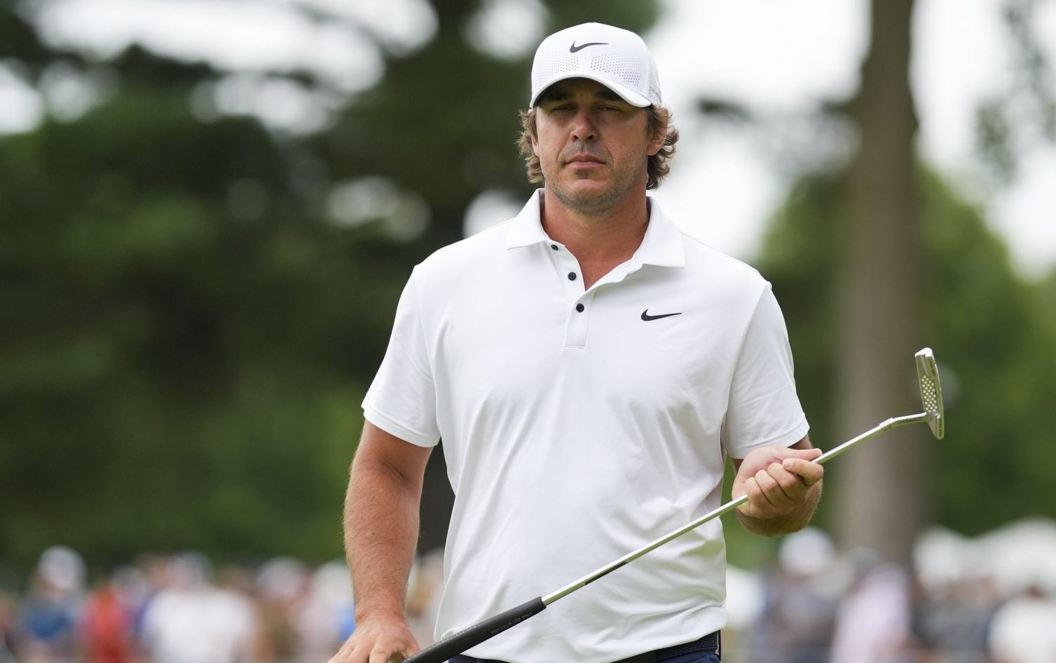 Aug 23, 2025; Detroit, Michigan, USA; Brooks Koepka of Smash GC lines up a putt on the 17th green during the semifinals of the LIV Golf Michigan Team Championship at The Cardinal at Saint John's Resort.