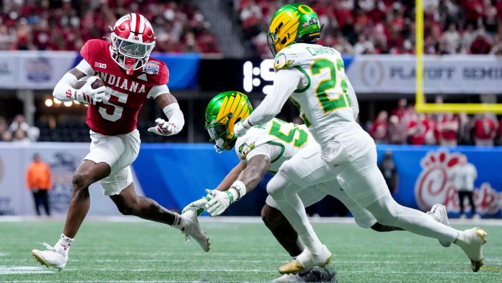 Indiana Hoosiers defensive back D'Angelo Ponds (5) rushes the ball Friday, Jan. 9, 2026, during the Peach Bowl and semifinal game of the College Football Playoff against the Oregon Ducks at Mercedes-Benz Stadium in Atlanta.