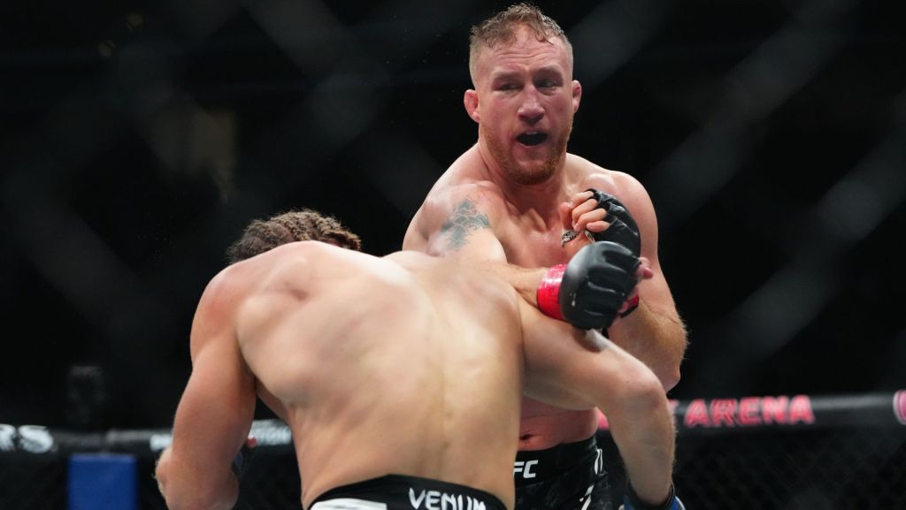 Mar 8, 2025; Las Vegas, Nevada, USA; Justin Gaethje (red gloves) fights Rafael Fiziev (blue gloves) during UFC 313 at T-Mobile Arena. Mandatory Credit: Stephen R. Sylvanie-Imagn Images