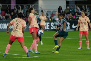 Mar 13, 2026; Washington, District of Columbia, USA; Portland Thorns defender Sam Hiatt (16) blocks a kick from Washington Spirit midfielder Leicy Santos (10) in the first half at Audi Field.