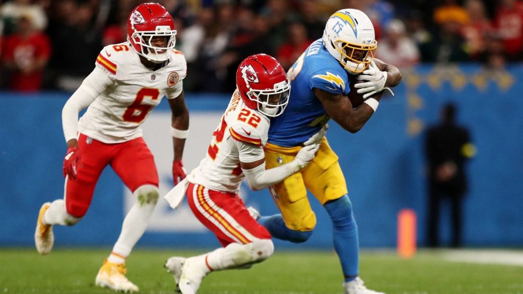 [US, Mexico & Canada customers only] Sep 5, 2025; Sao Paulo, BRAZIL; Los Angeles Chargers wide receiver Keenan Allen (13) runs against Kansas City Chiefs cornerback Trent McDuffie (22) in the second half during a NFL game at Corinthians Arena. Mandatory Credit: Jean Carniel/Reuters via Imagn Images