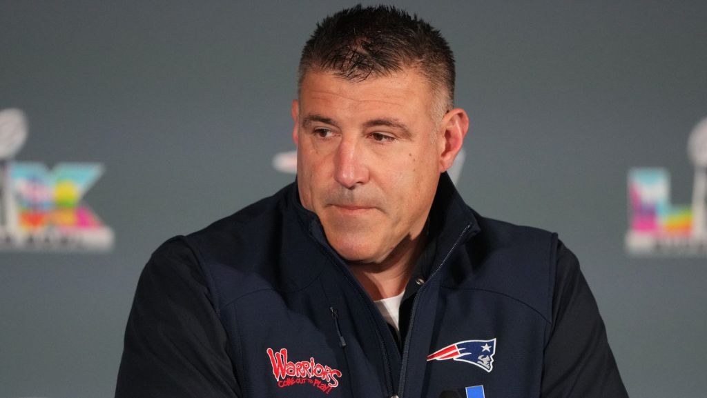 Feb 5, 2026; Santa Clara, CA, USA; New England Patriots head coach Mike Vrabel talks to media members at the Santa Clara Marriott. Mandatory Credit: Darren Yamashita-Imagn Images
