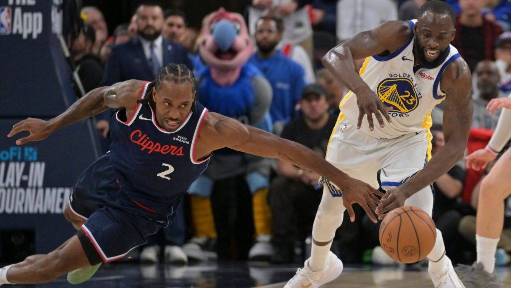 Apr 15, 2026; Inglewood, California, USA; Golden State Warriors forward Draymond Green (23) steals the ball from Los Angeles Clippers forward Kawhi Leonard (2) in the final minutes of the game of the play-in rounds of the 2026 NBA Playoffs at Intuit Dome