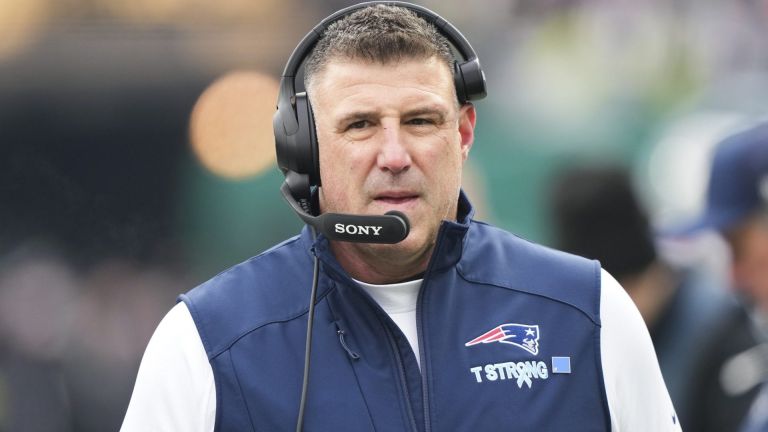 Dec 28, 2025; East Rutherford, New Jersey, USA; New England Patriots head coach Mike Vrabel during the first quarter of the game against the New York Jets at MetLife Stadium. Mandatory Credit: Robert Deutsch-Imagn Images