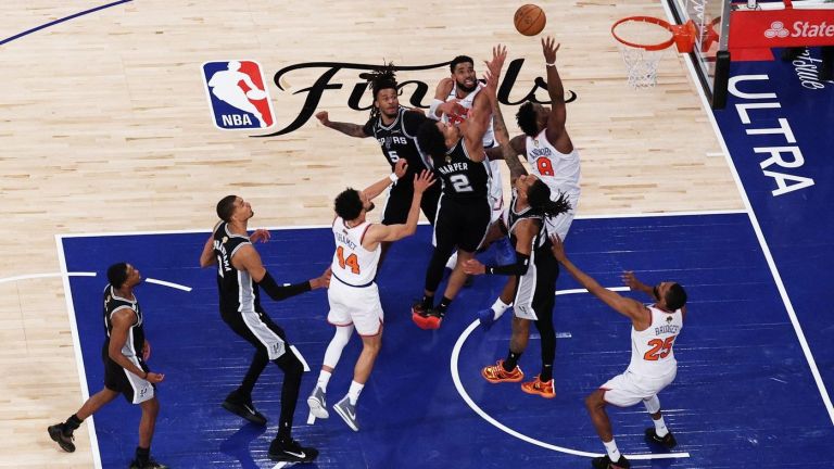 Jun 10, 2026; New York, New York, USA; New York Knicks forward OG Anunoby (8) makes a game-winning tip shot against San Antonio Spurs guards Dylan Harper (2) and Devin Vassell (24) during game four of the 2026 NBA Finals in the final second of the fourth quarter at Madison Square Garden. Mandatory Credit: Vincent Carchietta-Imagn Images