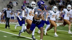 Eastlakes Julian Williams (3) runs the ball during a District 1-6A high school football game against Pebble Hills on Friday, Oct. 31, 2025, at SAC 1 in El Paso, Texas.