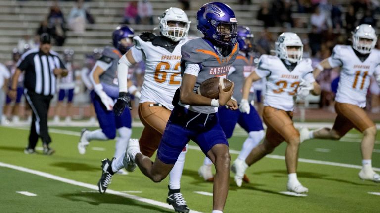 Eastlakes Julian Williams (3) runs the ball during a District 1-6A high school football game against Pebble Hills on Friday, Oct. 31, 2025, at SAC 1 in El Paso, Texas.