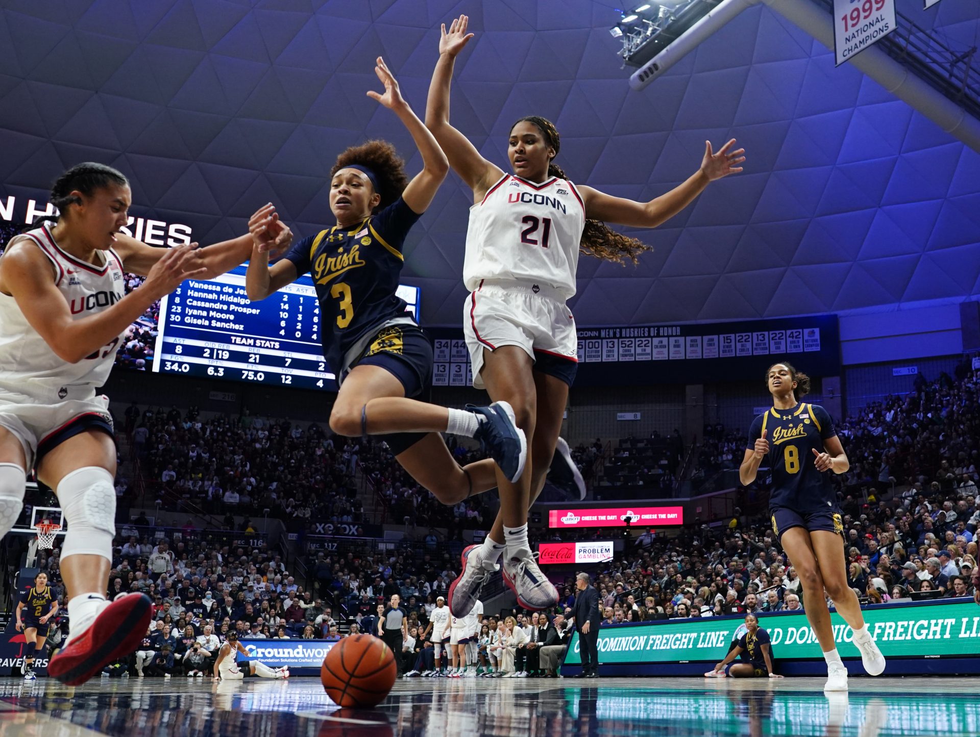 Jan 19, 2026; Storrs, Connecticut, USA; UConn Huskies guard Azzi Fudd (35) and forward Sarah Strong (21) defend against Notre Dame Fighting Irish guard Hannah Hidalgo (3) in the second half at Harry A. Gampel Pavilion.