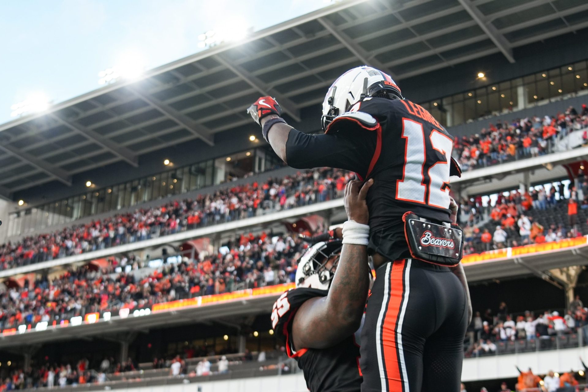 New-Look Pac-12 Returns for First Week of Conference Play